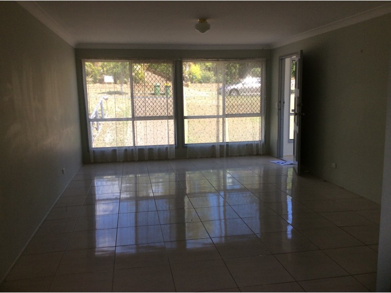 8 Nerine Street, Kingston QLD 4114