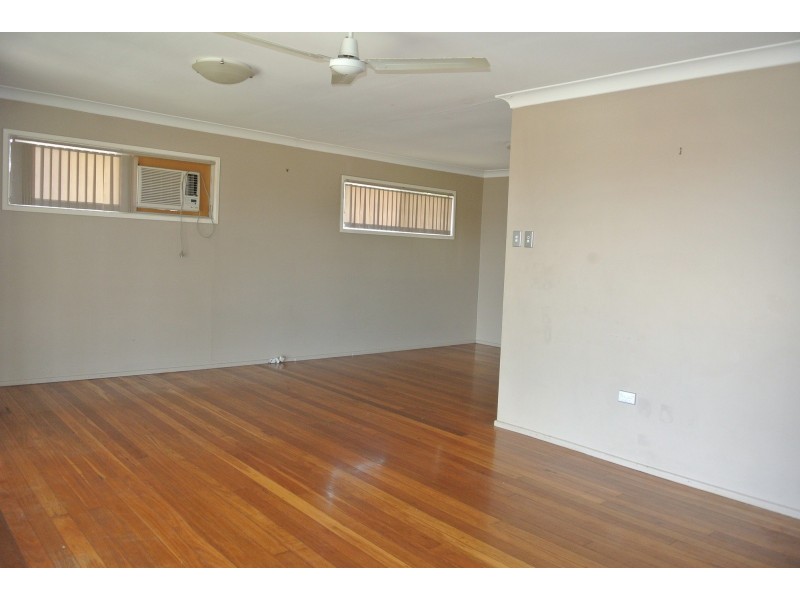 35 Pine Drive, Woodridge QLD 4114