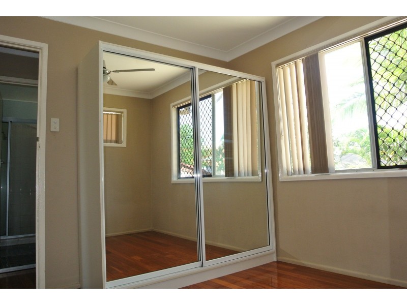 35 Pine Drive, Woodridge QLD 4114