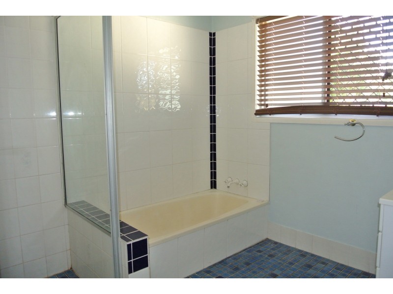 35 Pine Drive, Woodridge QLD 4114