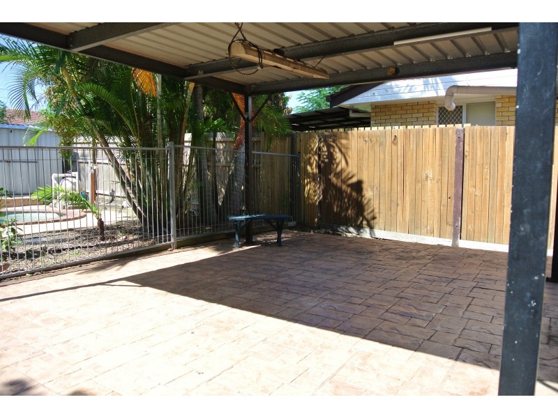 35 Pine Drive, Woodridge QLD 4114