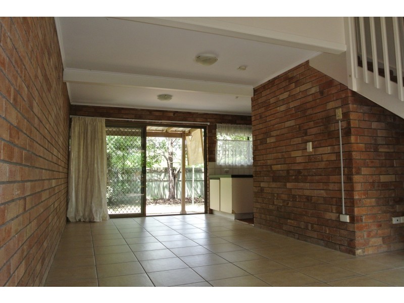 4/11 Macquarie Street, Woodridge QLD 4114