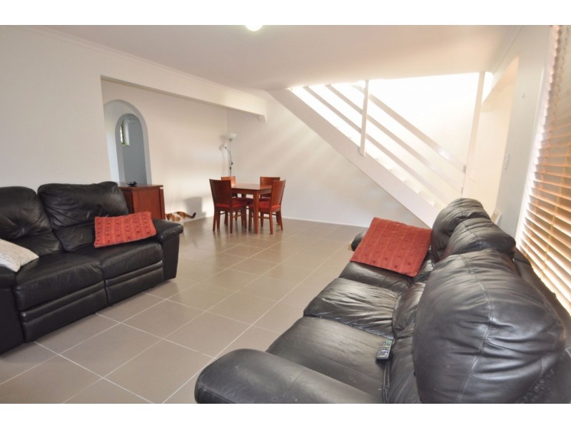 18/9-11 Damalis Street, Woodridge QLD 4114