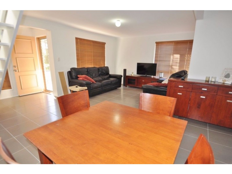 18/9-11 Damalis Street, Woodridge QLD 4114