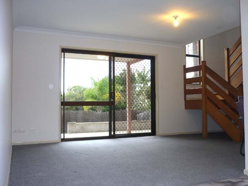 2/10 Damalis Street, Woodridge QLD 4114