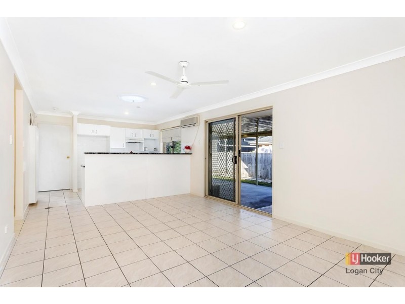 8 Lake Cooloola Court, Logan Reserve QLD 4133