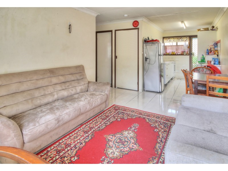 2/10 North Road, Woodridge QLD 4114