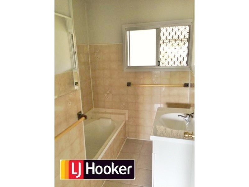 18 Hunter Street, Woodridge QLD 4114
