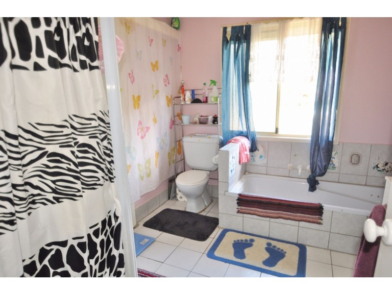 18 Tamarind Street, Marsden QLD 4132