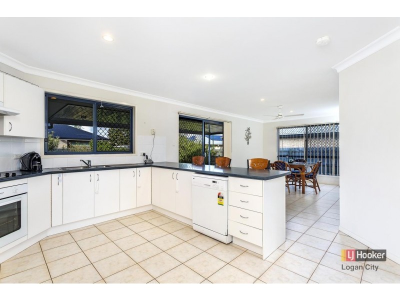 17 Lake Somerset Court, Logan Reserve QLD 4133