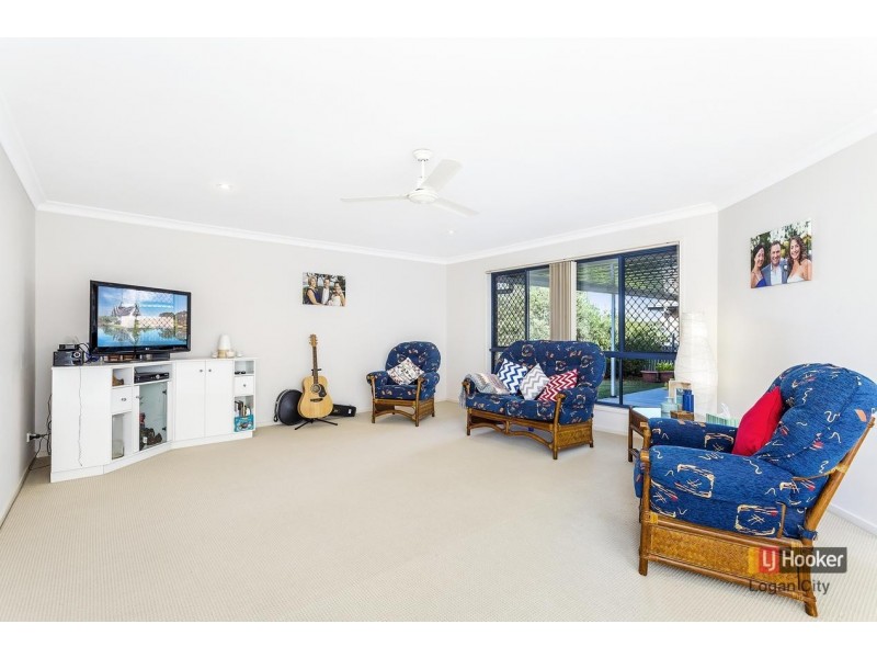 17 Lake Somerset Court, Logan Reserve QLD 4133