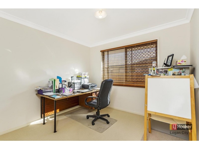 17 Lake Somerset Court, Logan Reserve QLD 4133