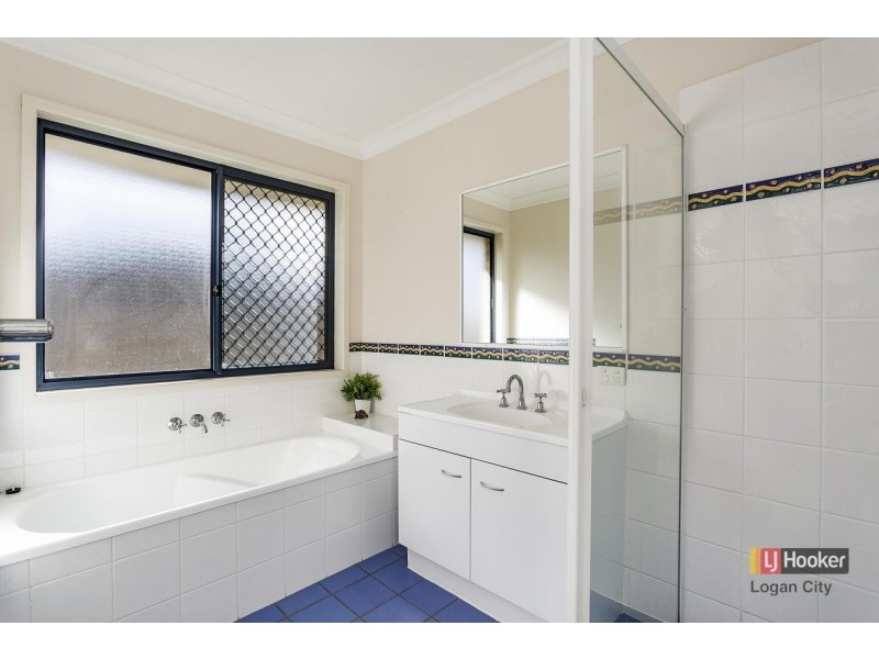 17 Lake Somerset Court, Logan Reserve QLD 4133