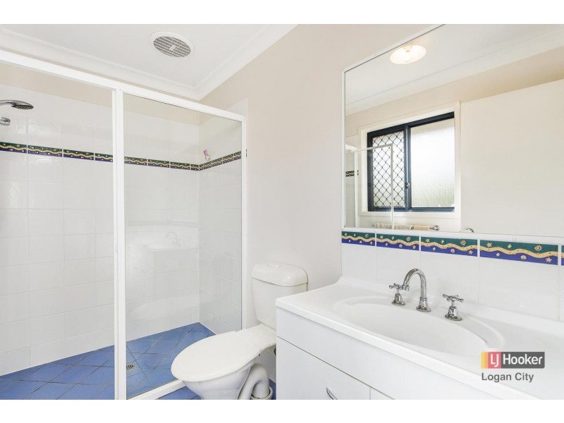 17 Lake Somerset Court, Logan Reserve QLD 4133