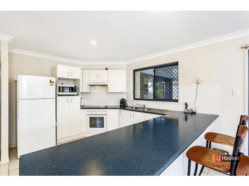 17 Lake Somerset Court, Logan Reserve QLD 4133