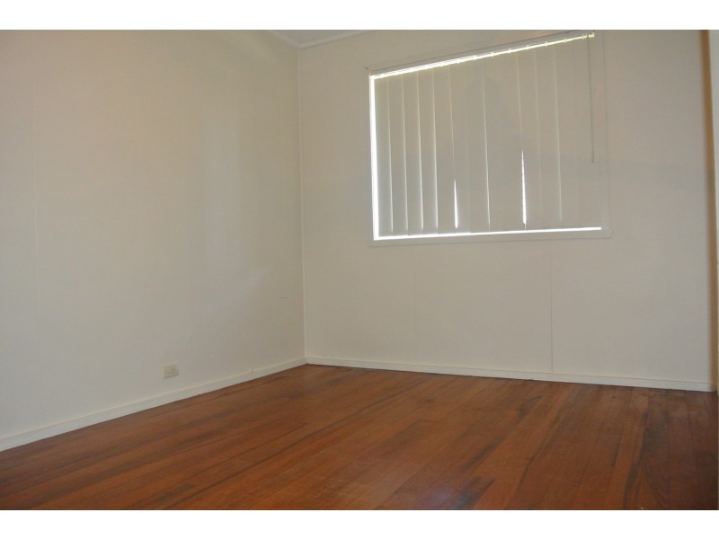 70 Jacaranda Ave, Logan Central QLD 4114