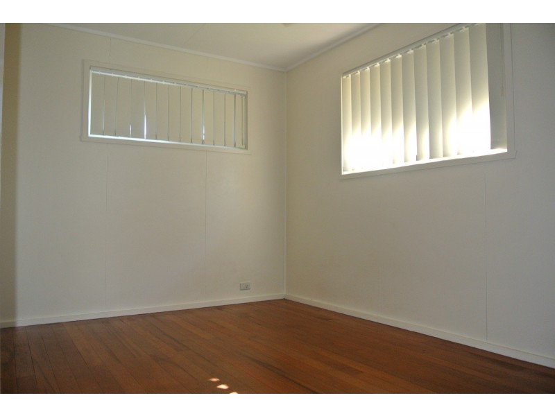 70 Jacaranda Ave, Logan Central QLD 4114