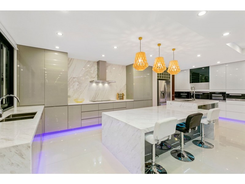 9 Parnassus Street, Robertson QLD 4109