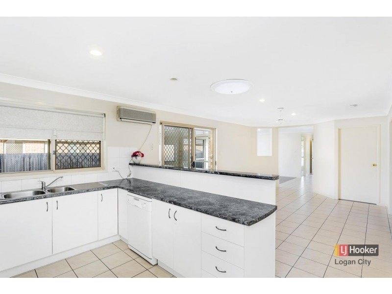 8 Lake Cooloola Court, Logan Reserve QLD 4133