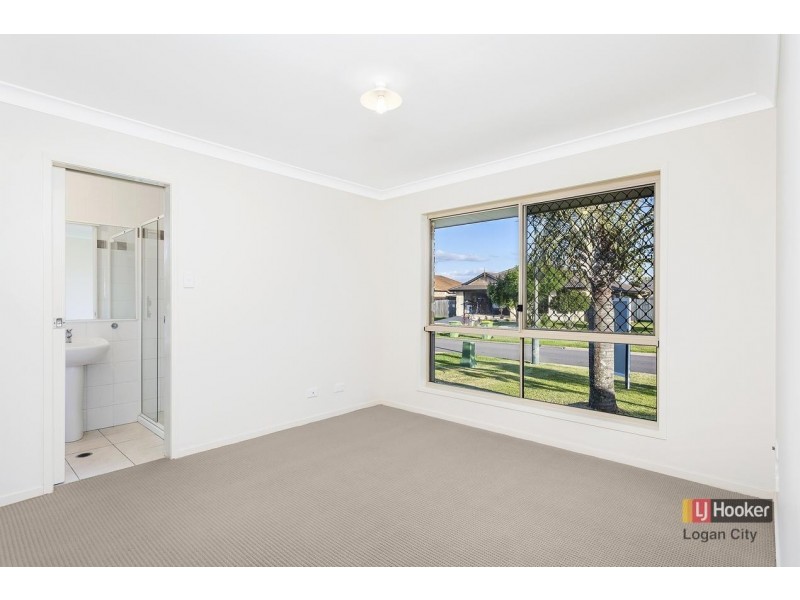 8 Lake Cooloola Court, Logan Reserve QLD 4133