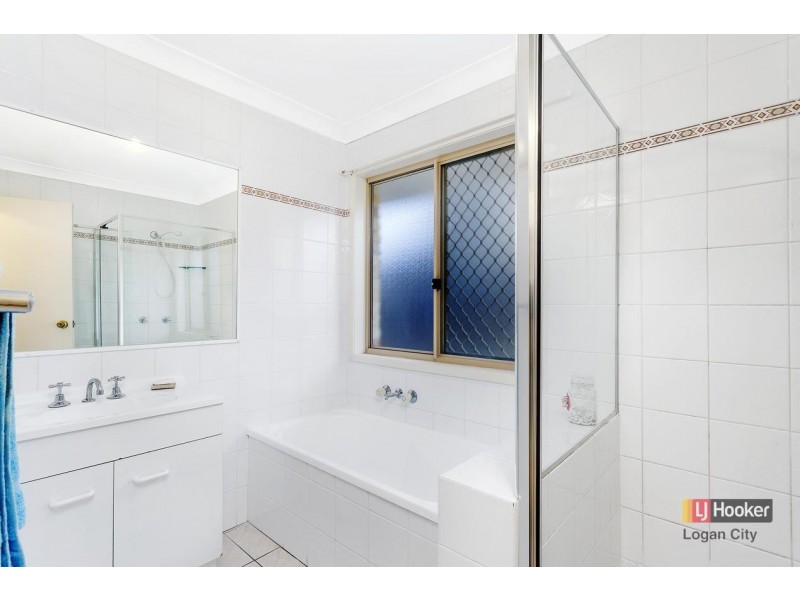 8 Lake Cooloola Court, Logan Reserve QLD 4133