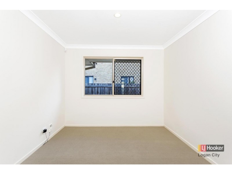 8 Lake Cooloola Court, Logan Reserve QLD 4133