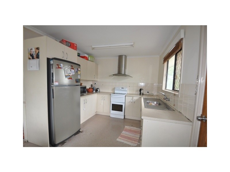 77 Aquarius Drive, Kingston QLD 4114