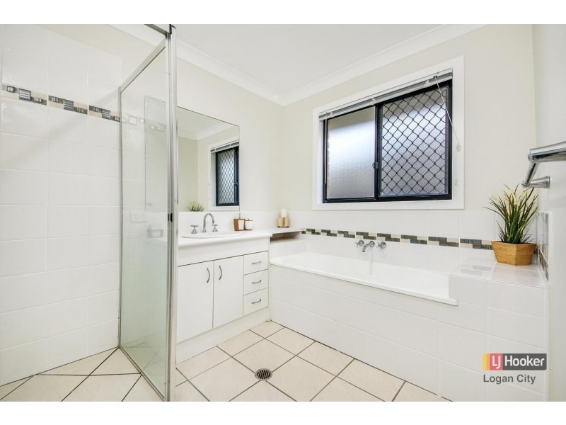 12 Lake Borumba St, Logan Reserve QLD 4133