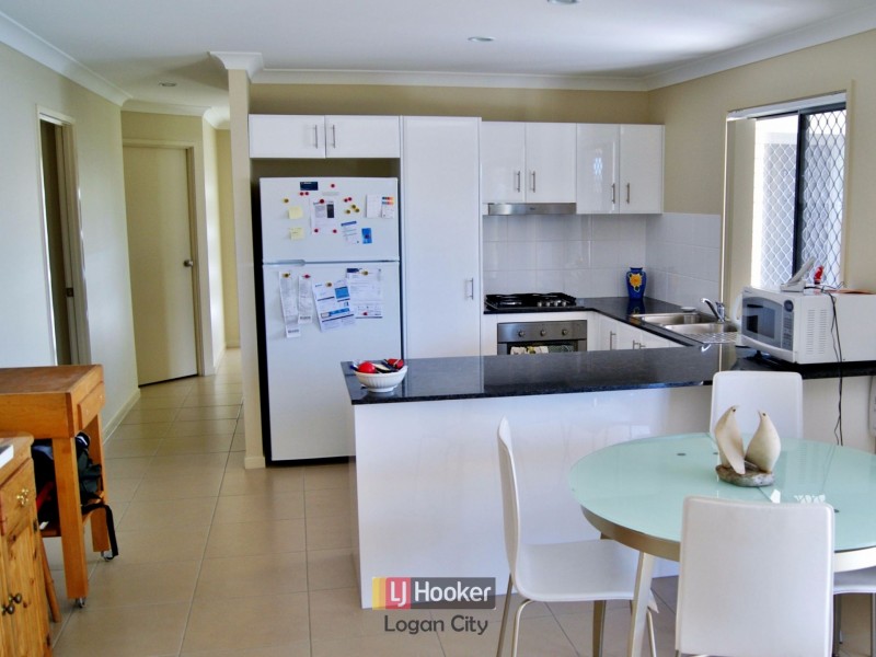 10 Brendan Thorne Place, Marsden QLD 4132