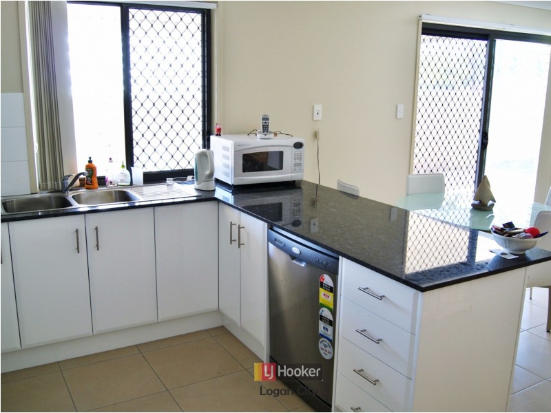 10 Brendan Thorne Place, Marsden QLD 4132