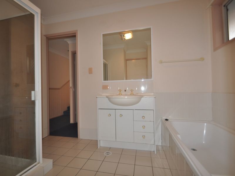 9 KINGFISHER CLS, Loganlea QLD 4131