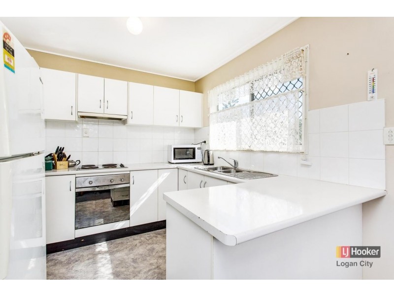 8 Redford Street, Kingston QLD 4114