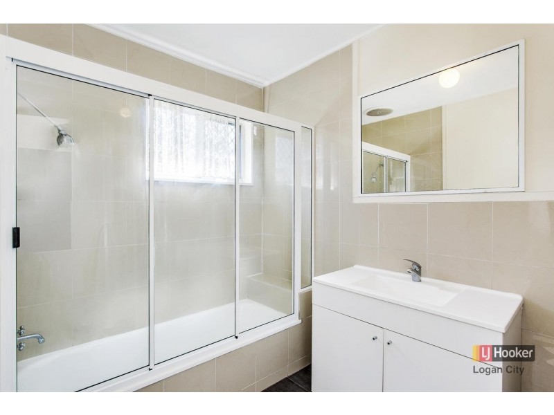 8 Redford Street, Kingston QLD 4114