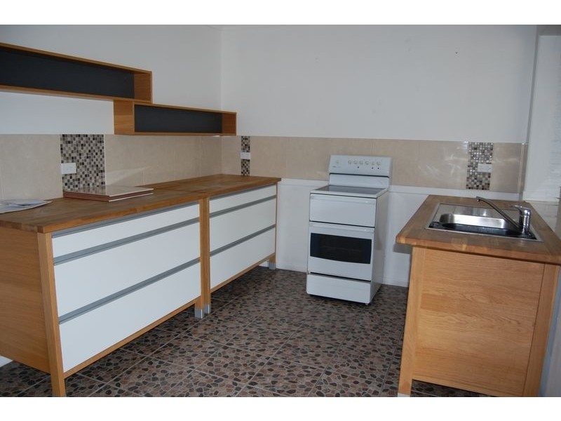 98 Barossa Street, Kingston QLD 4114