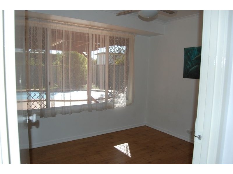 98 Barossa Street, Kingston QLD 4114