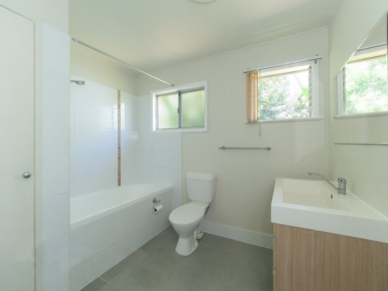 1 Sithney Street, Kingston QLD 4114