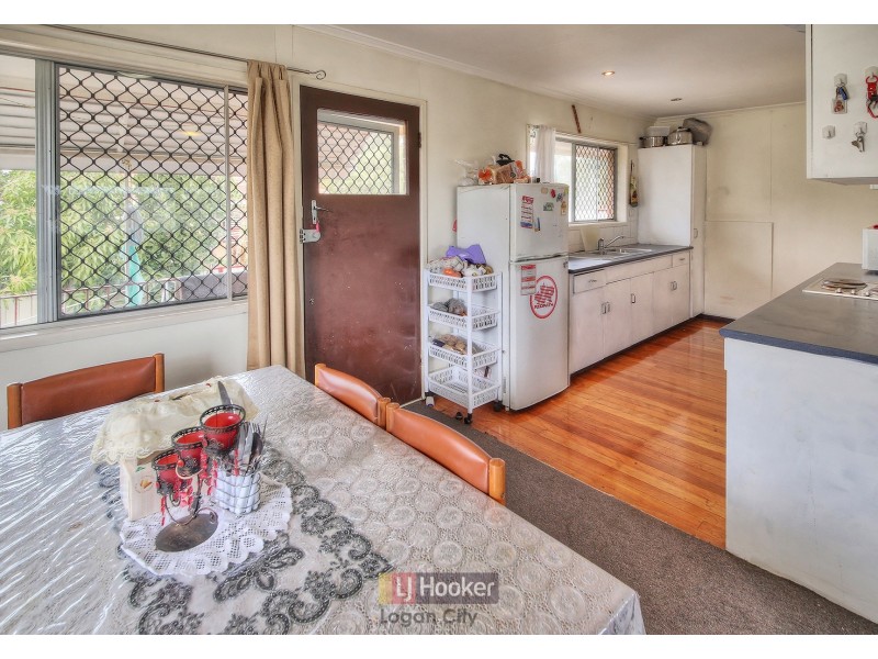 30 Bardon Rd, Logan Central QLD 4114