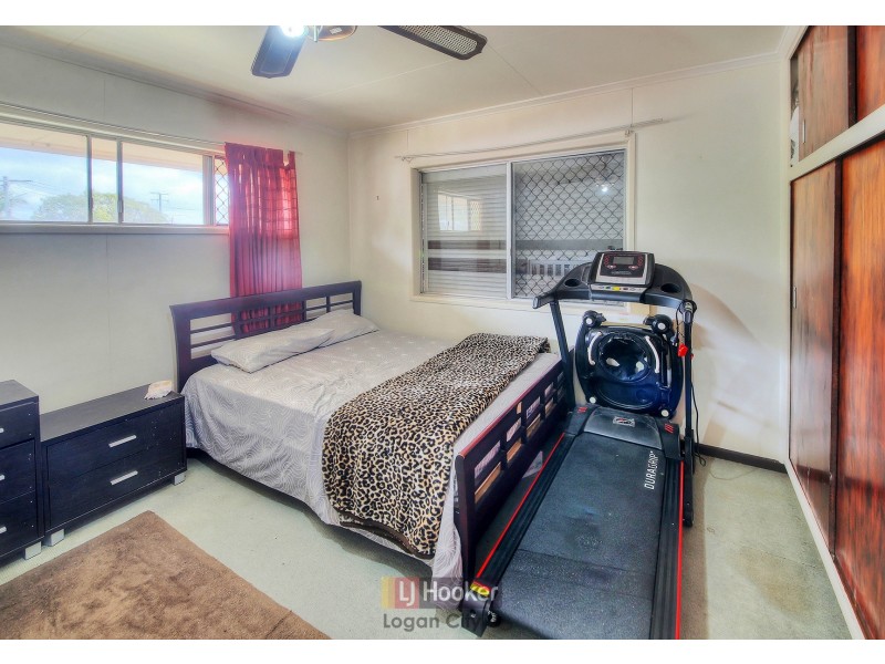 30 Bardon Rd, Logan Central QLD 4114