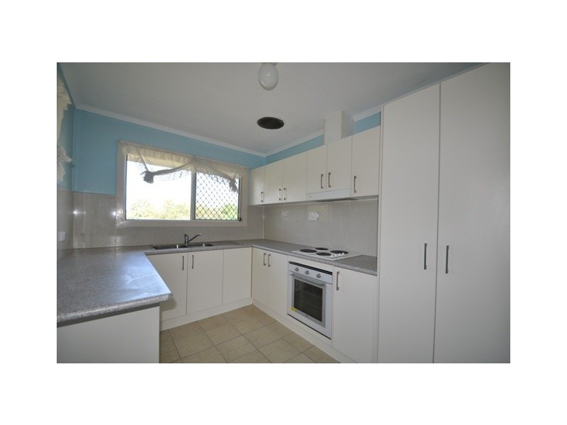 4 Skyline Drive, Kingston QLD 4114