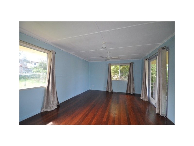 4 Skyline Drive, Kingston QLD 4114