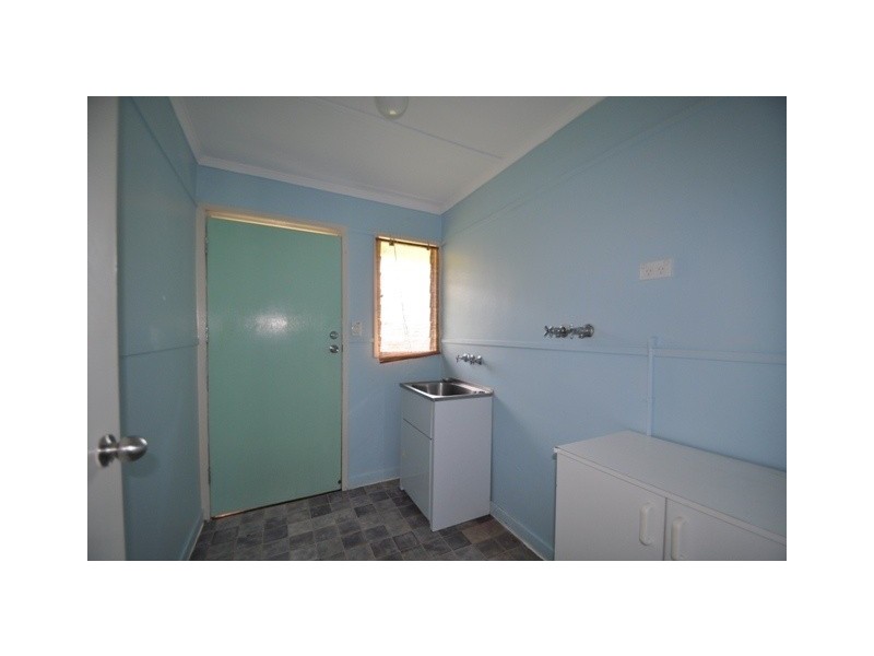 4 Skyline Drive, Kingston QLD 4114