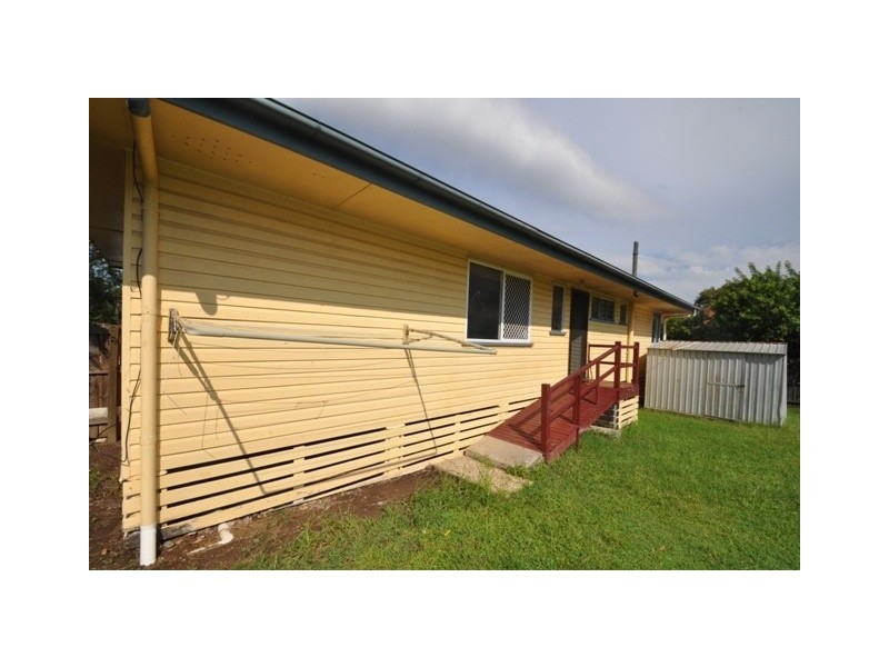4 Skyline Drive, Kingston QLD 4114