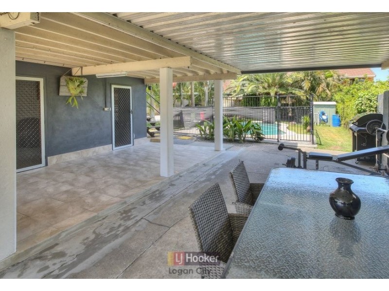 4 Dol Street, Woodridge QLD 4114