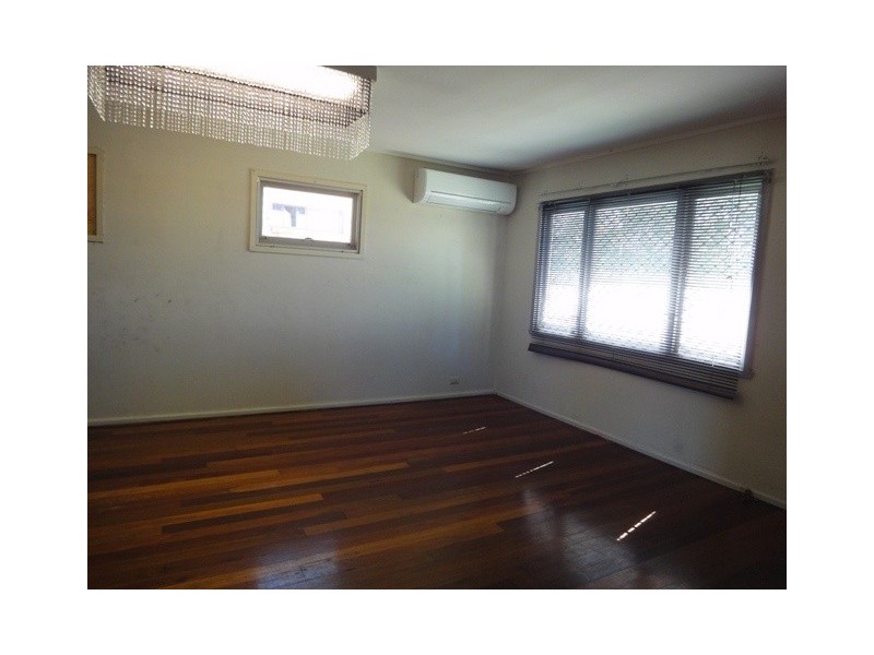 8 Avoca Street, Woodridge QLD 4114