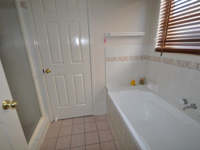 9 Houston Drive, Crestmead QLD 4132