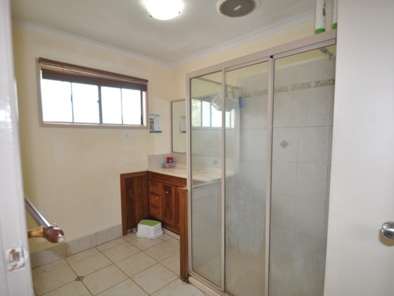 77 Aquarius Drive, Kingston QLD 4114