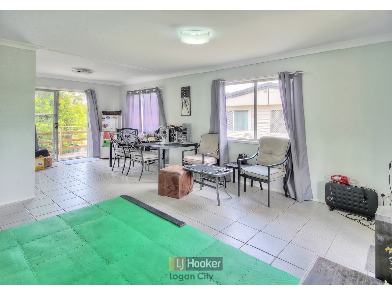 42 Elm Avenue, Woodridge QLD 4114