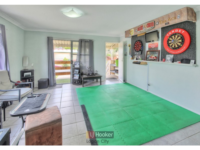 42 Elm Avenue, Woodridge QLD 4114