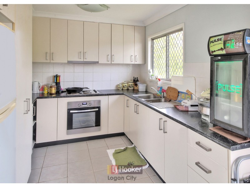 42 Elm Avenue, Woodridge QLD 4114