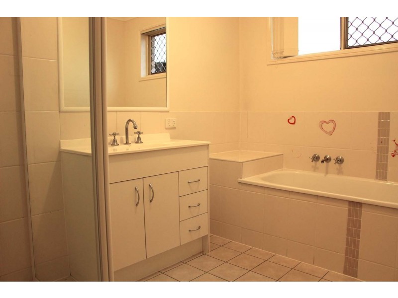 9 Holling Close, Kuraby QLD 4112